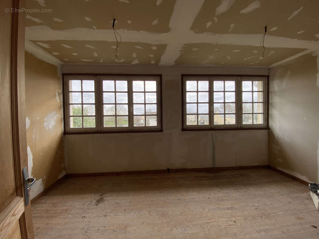 Maison à LONGUES-SUR-MER