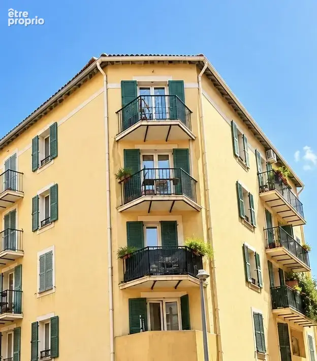 Alpes maritimes (06) - nice port a vendre un beau 2 pieces en dernier etage avec balcon d'angle - photo 7