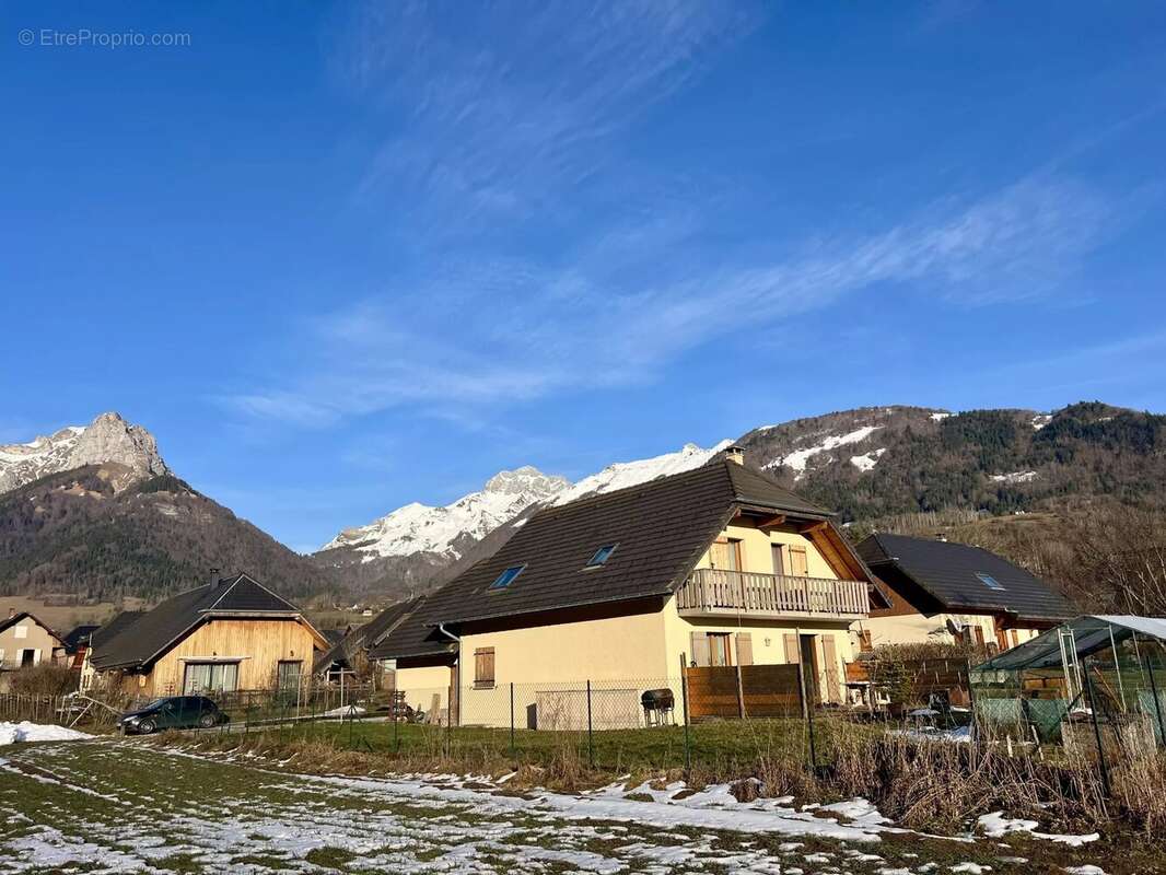 Maison à ECOLE