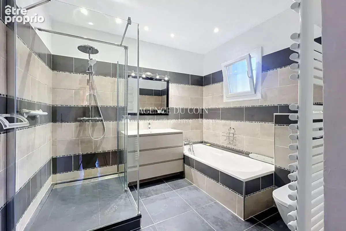 Propriete de prestige - villa avec piscine et terrain de 450 - photo 8