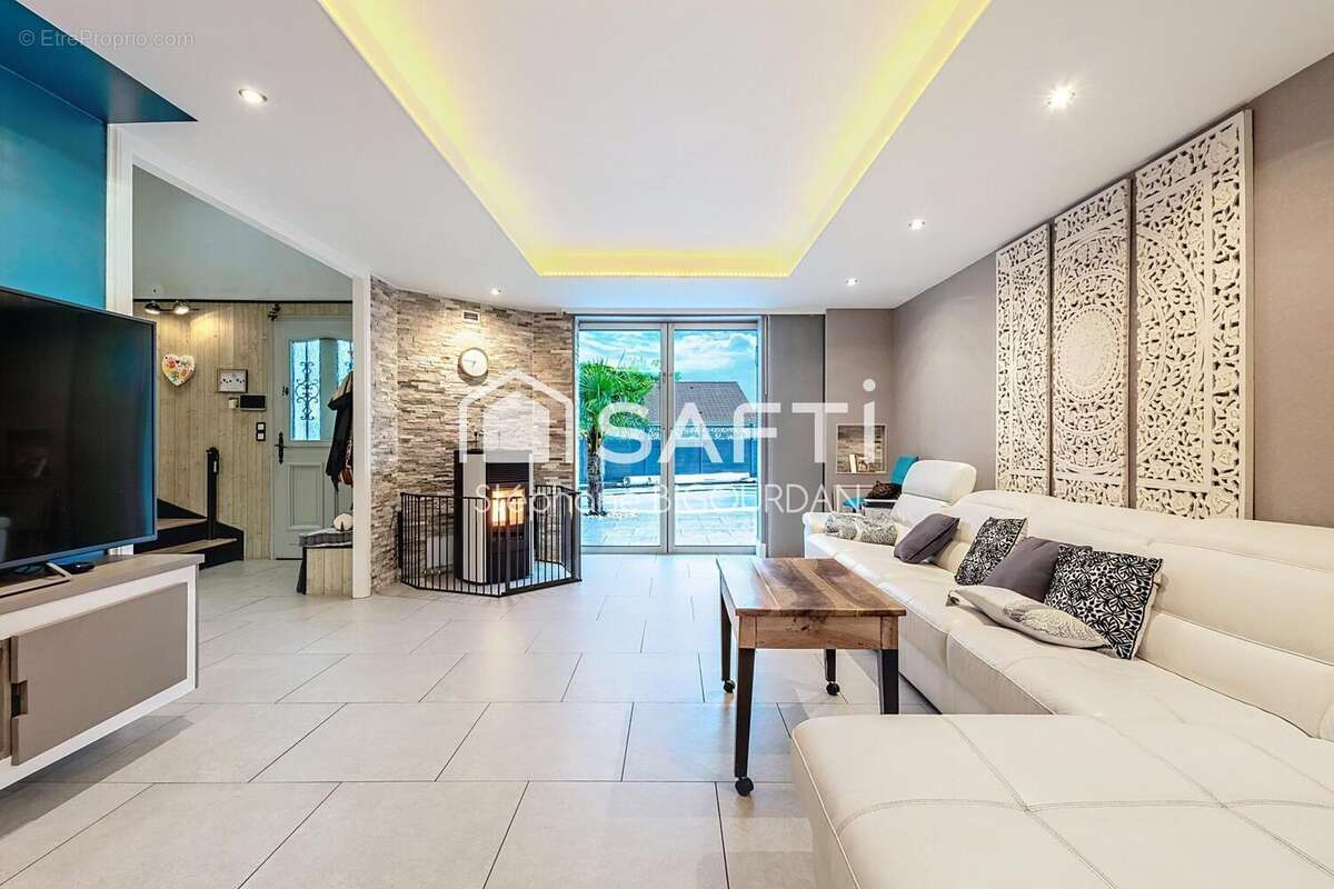 Photo 2 - Maison à MISEREY-SALINES