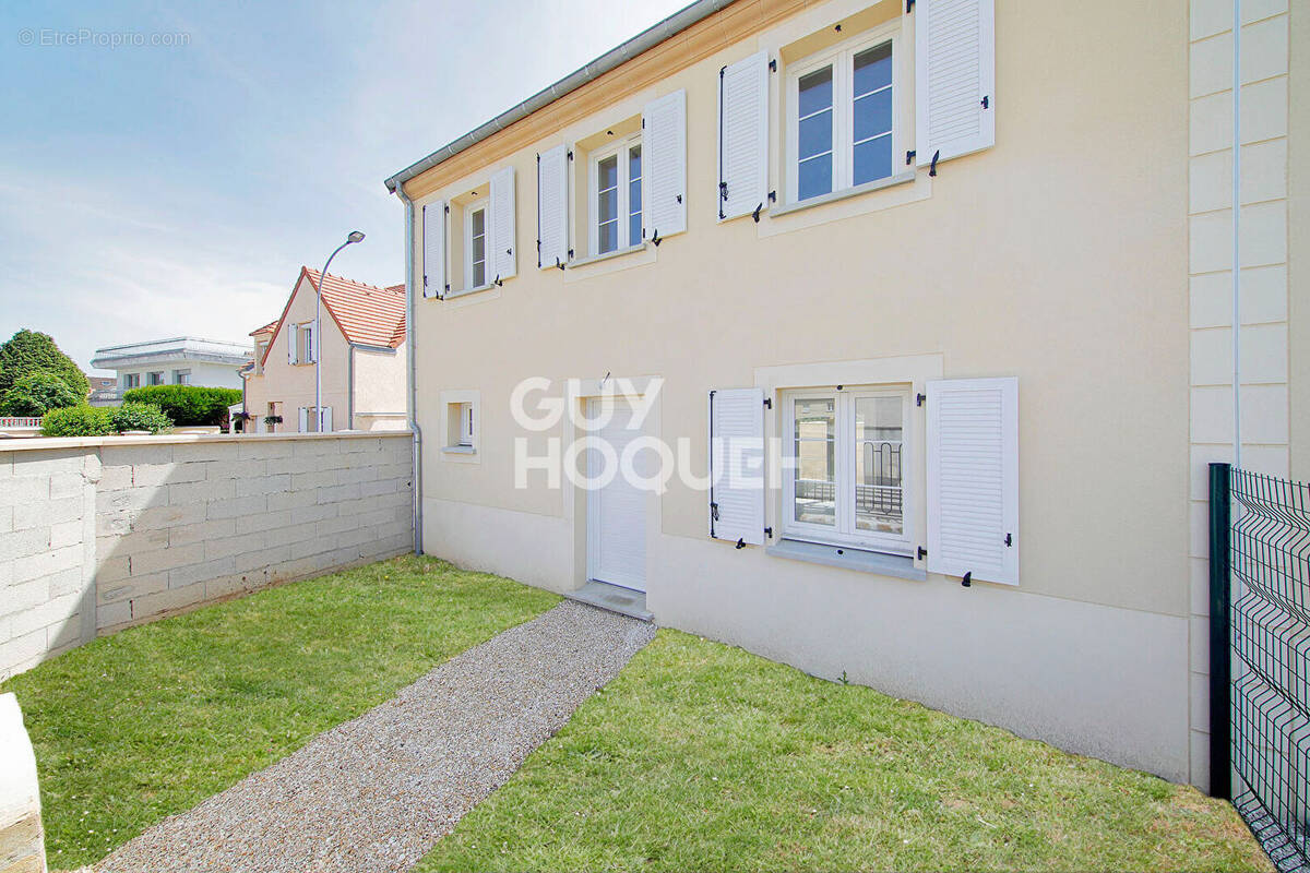 Maison à FONTENAY-TRESIGNY