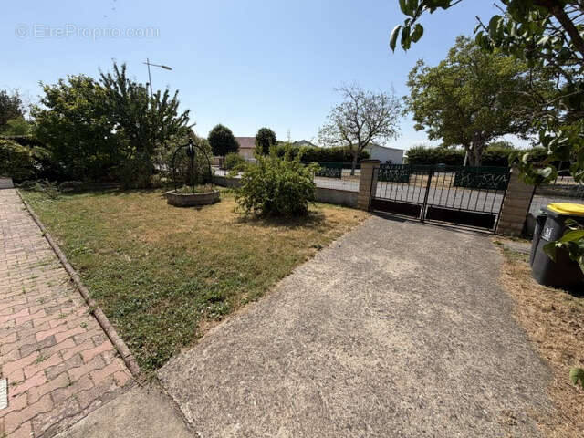 Maison de plain-pied avec garage sur terrain de 900 M2 - photo 2