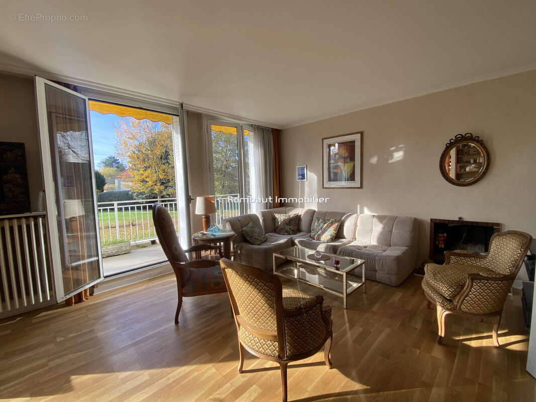 Appartement à LA CELLE-SAINT-CLOUD