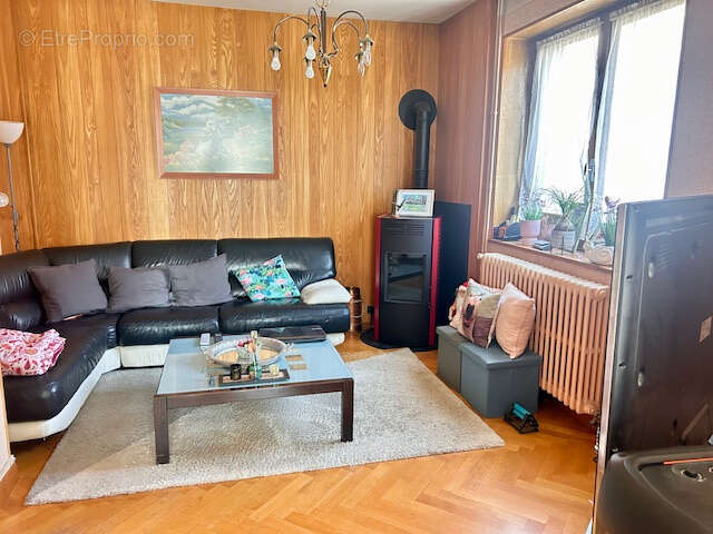 Maison à MONTAGNIEU