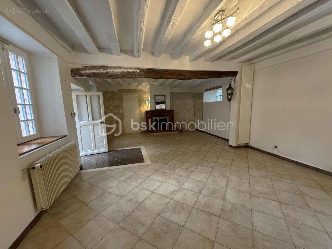 Maison à FONTENAY-LE-VICOMTE