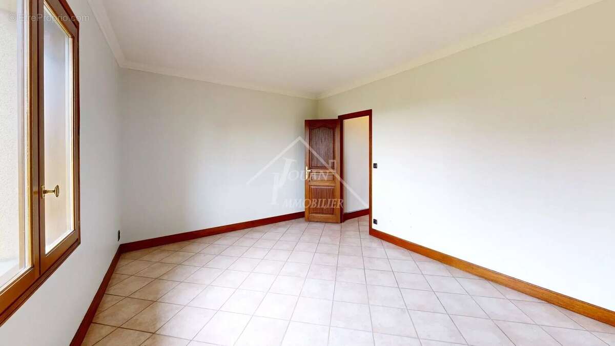 Maison à DOMPIERRE-SUR-BESBRE