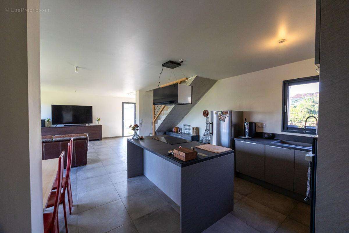 Maison à CHAMBOST-LONGESSAIGNE