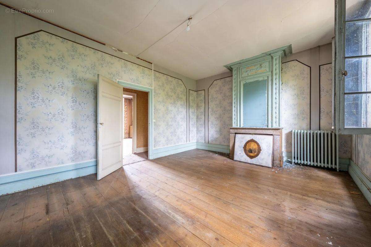 Maison à SAINT-MEDARD-DE-GUIZIERES