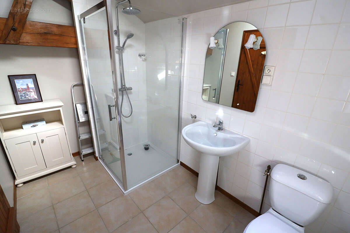 Maison de village rénovée  3 chambres avec salle d'eau privative  Village recherché - photo 8