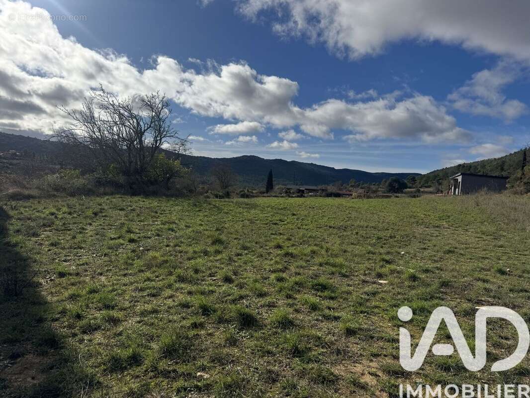 Terrain 2395 m² à Albas  - photo 2