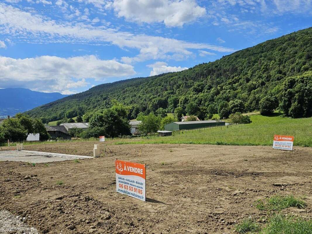 Terrain à SAINT-GERMAIN-LA-CHAMBOTTE