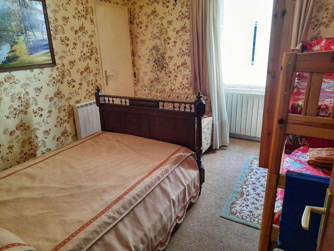 Appartement à EAUX-BONNES