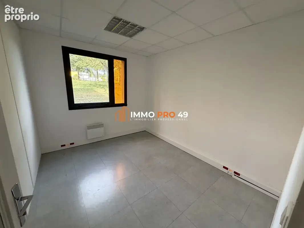 Commerce 90 m² à vendre à Les Herbiers (85500) - photo 2