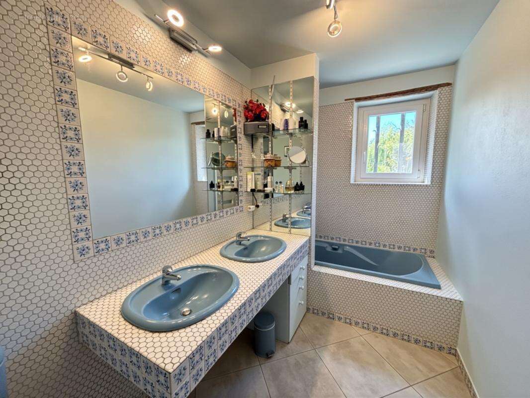 Maison à CADEROUSSE