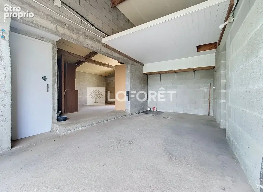 Maison et Granges à réhabiliter sur 2 hectares - photo 11
