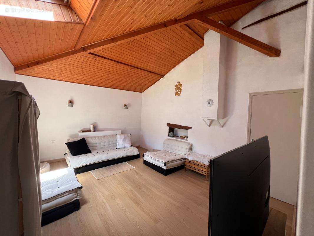 Maison 200 m² à Cours-La-Ville  - photo 14