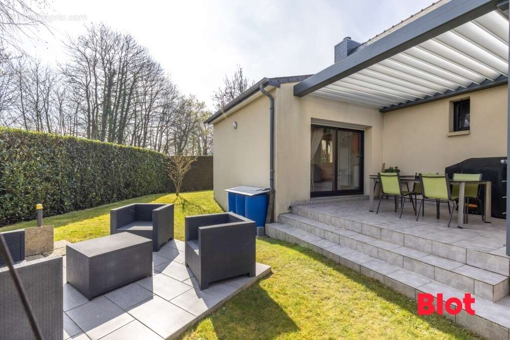 Maison à MONTREUIL-LE-GAST