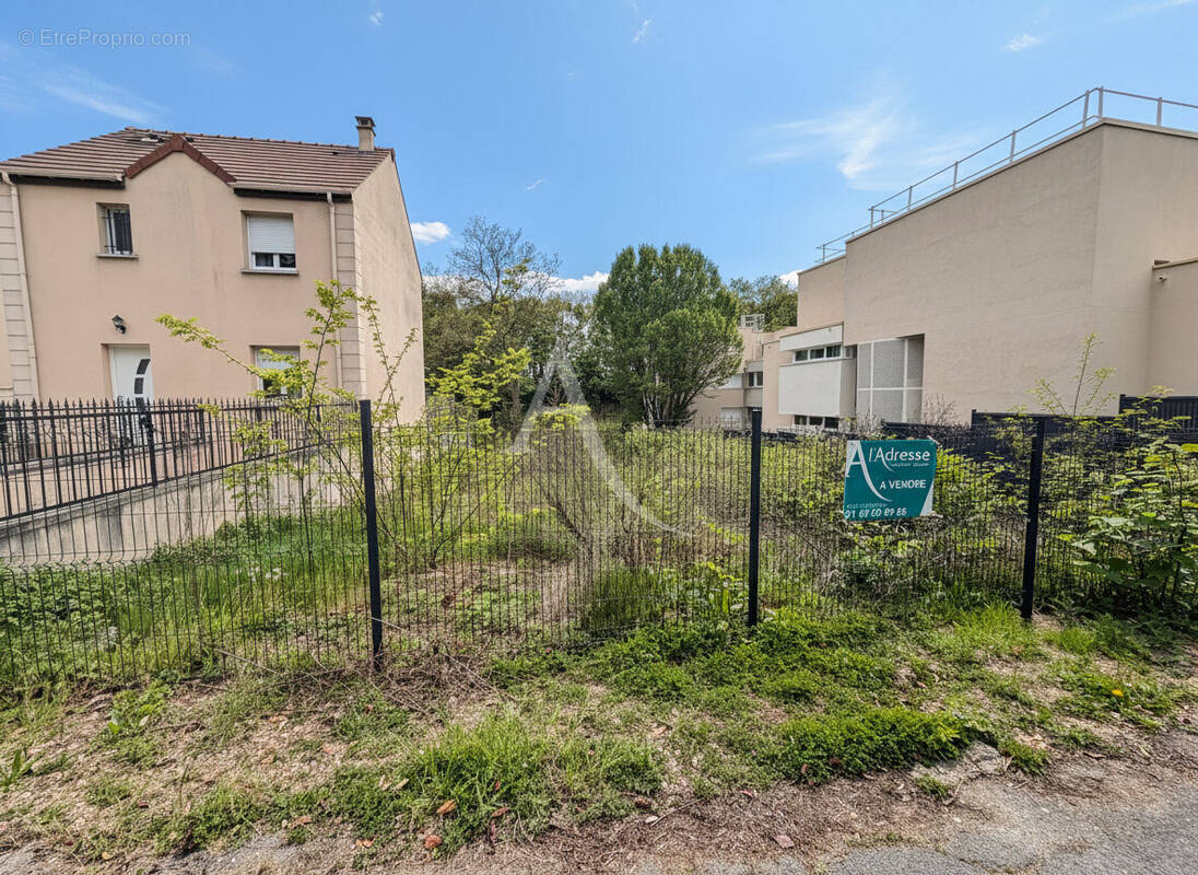 Terrain à CHILLY-MAZARIN