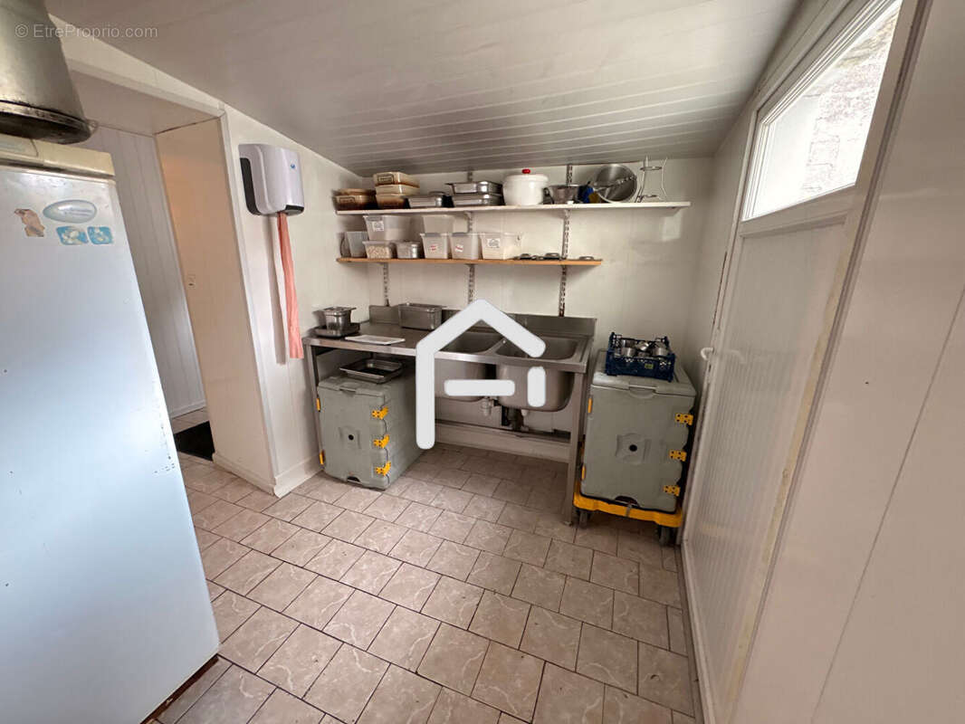 Commerce à SAINT-CYR-EN-TALMONDAIS