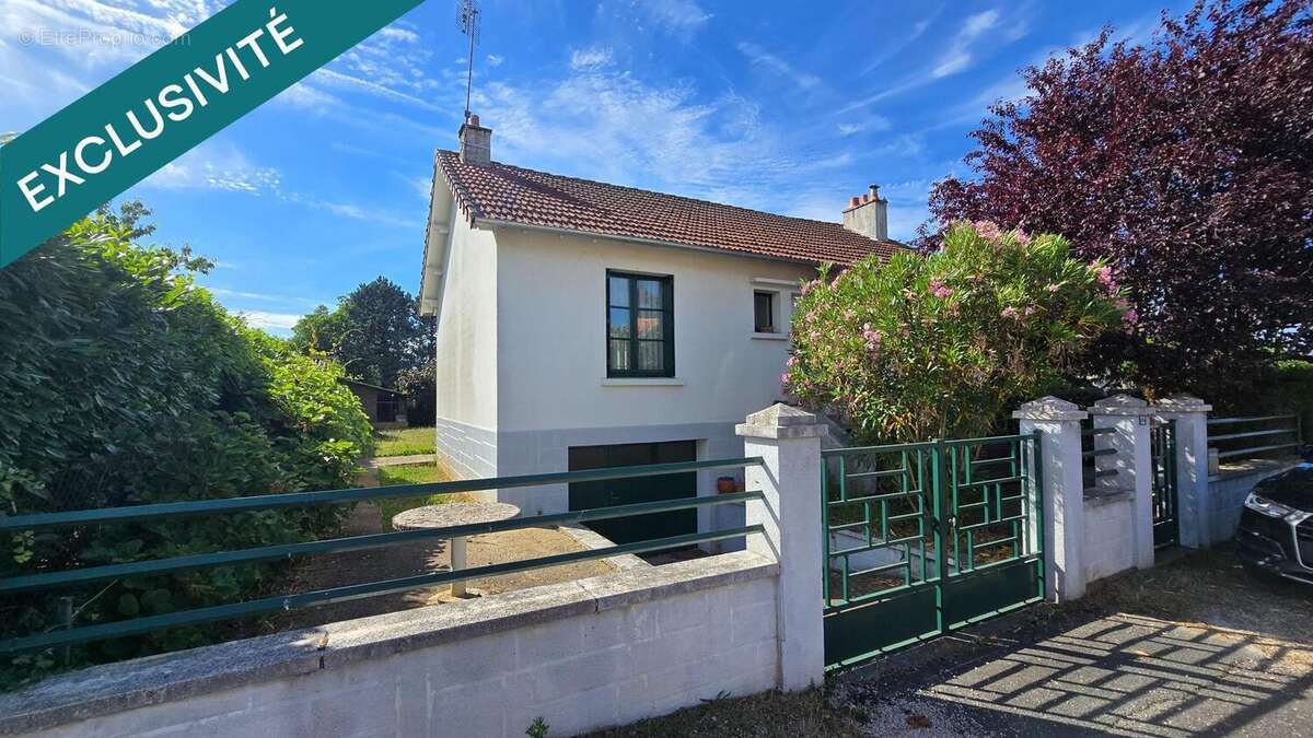Maison 95 m² à Lussac-Les-Chateaux  - photo 5