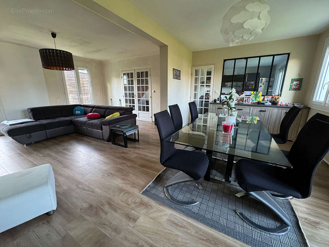 Maison à FRANQUEVILLE-SAINT-PIERRE