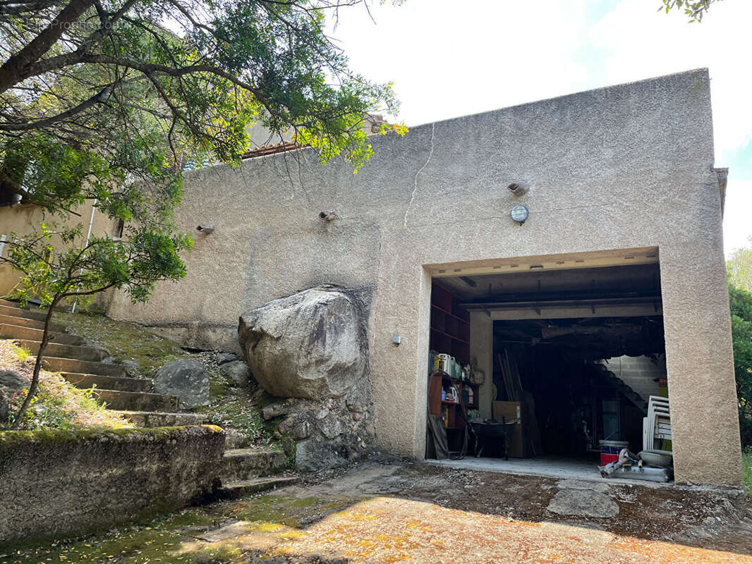 À vendre - Maison avec vue panoramique sur la mer, à proximité immédiate de la plage - photo 13