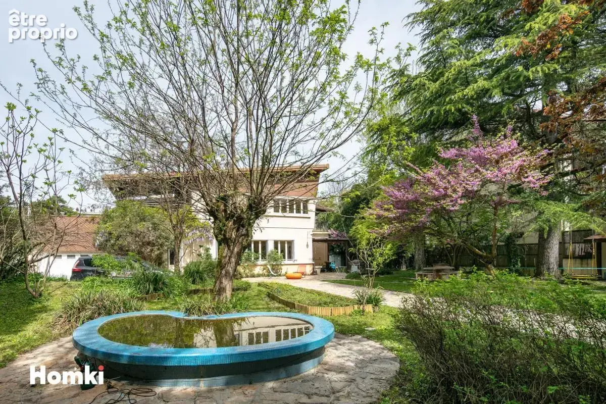 Maison de 226 m² au cœur d’un jardin arboré de 1 500 m² – Fraîcheur, calme et verdure - photo 11