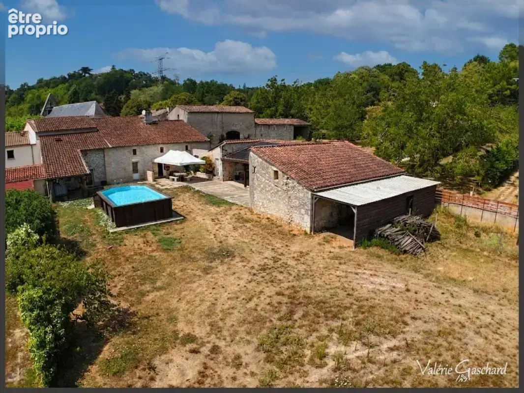 Maison en pierre de caractère (235 m²) – Dépendances, Jardin & Piscine à  SAINT ANTOINE DE BREUILH (24) - photo 3