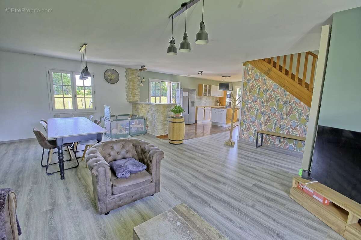 MOULINS EN BESSIN - Ensemble immobilier (maison & dépendance) - photo 3