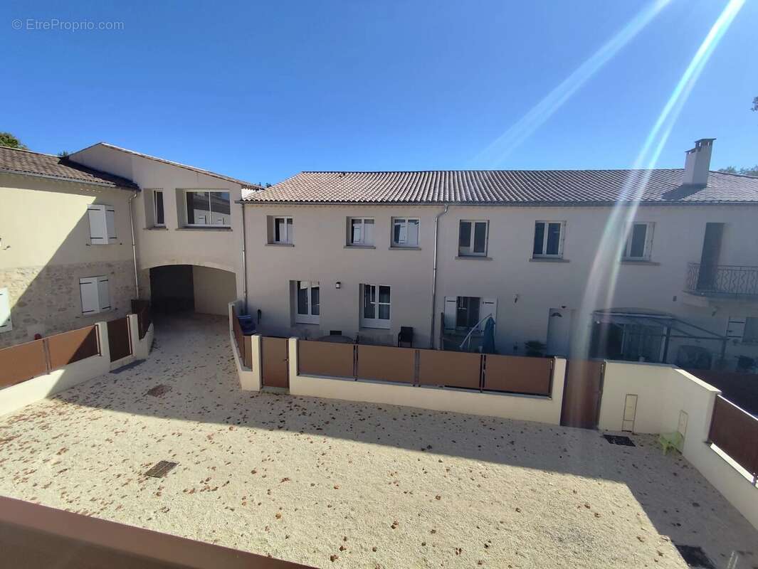 Appartement à JONQUIERES-SAINT-VINCENT