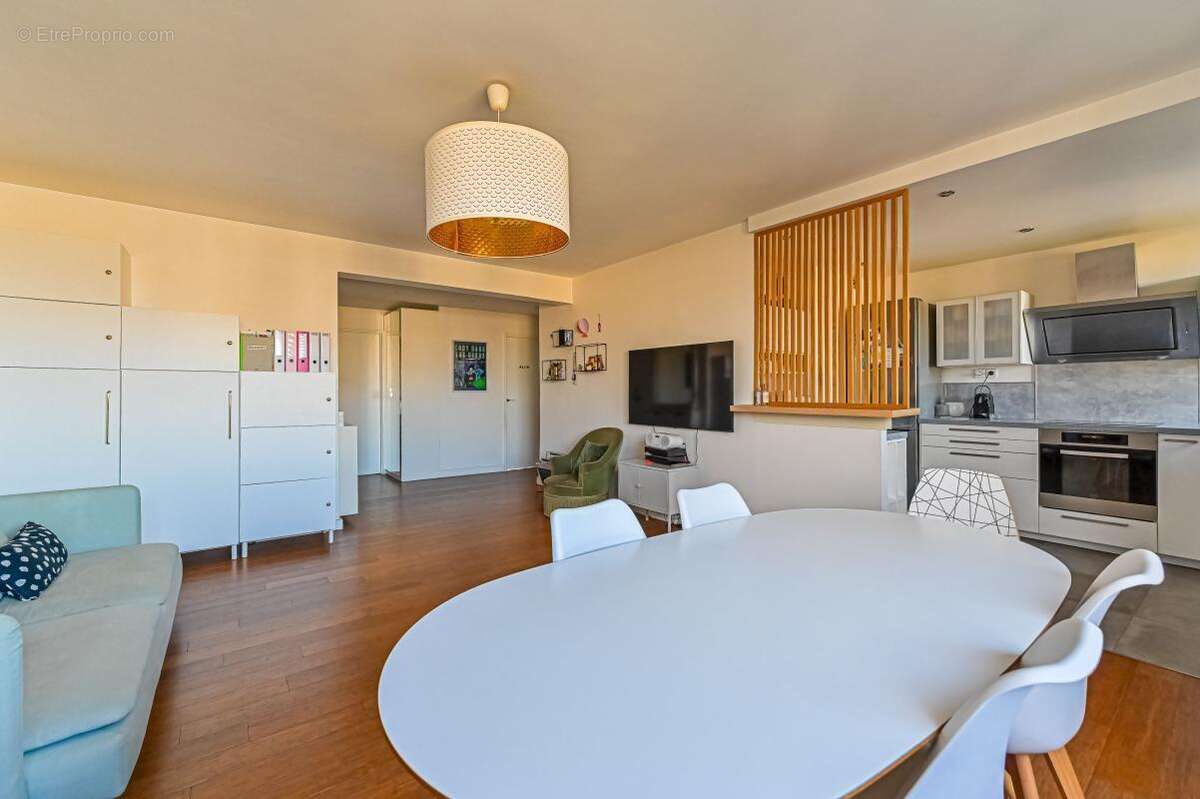 Appartement à CHARENTON-LE-PONT