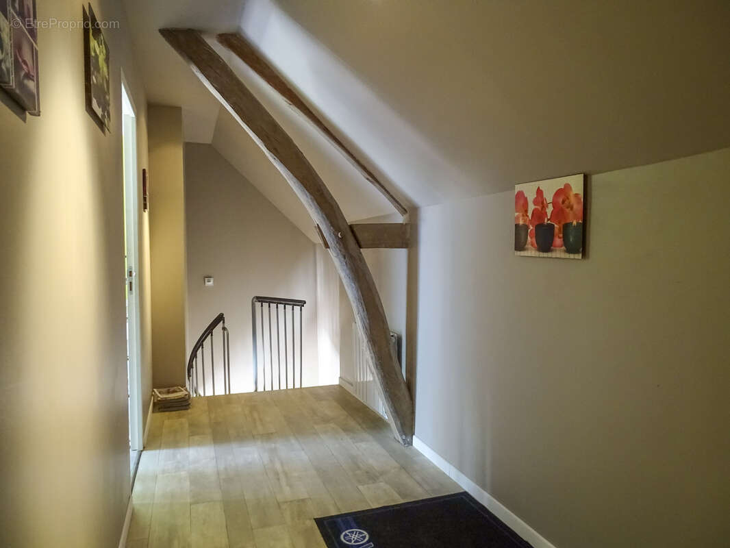 Maison à LA CHAPELLE-MONTMARTIN