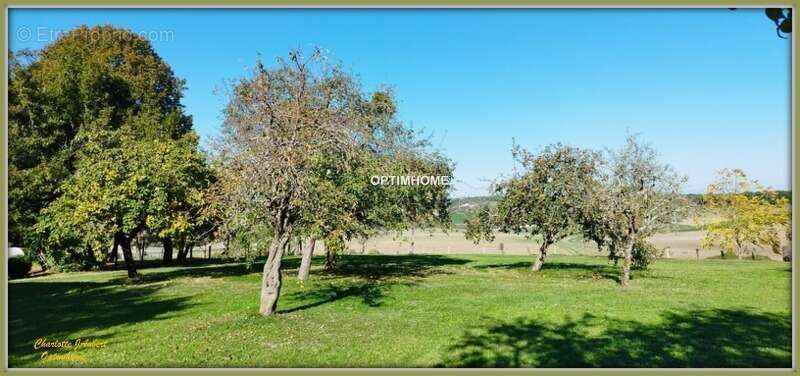 Maison à MONTMOREAU-SAINT-CYBARD