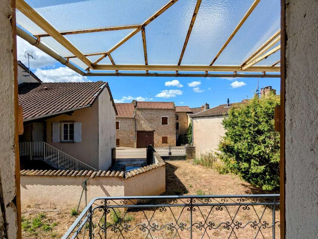 Maison à SAINT-MAURICE-DE-SATONNAY