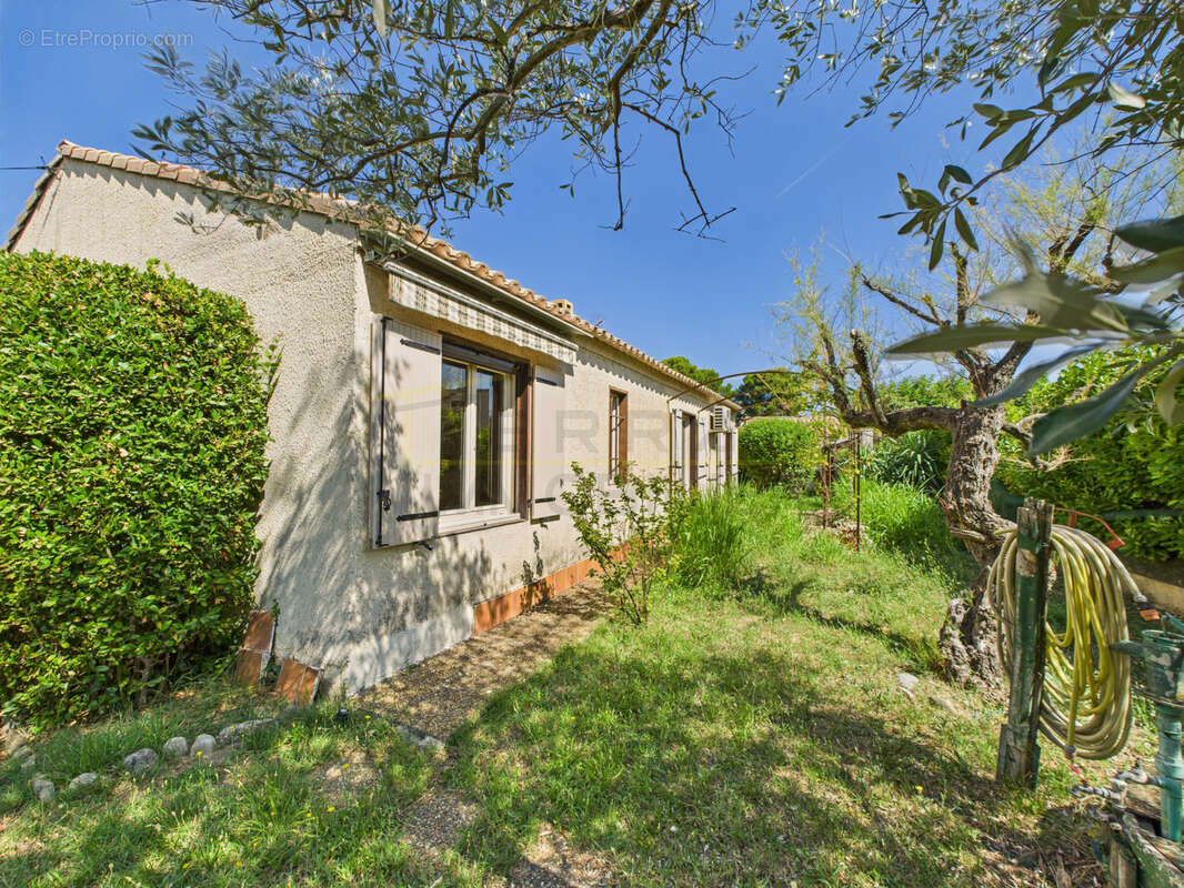 Maison à VALREAS