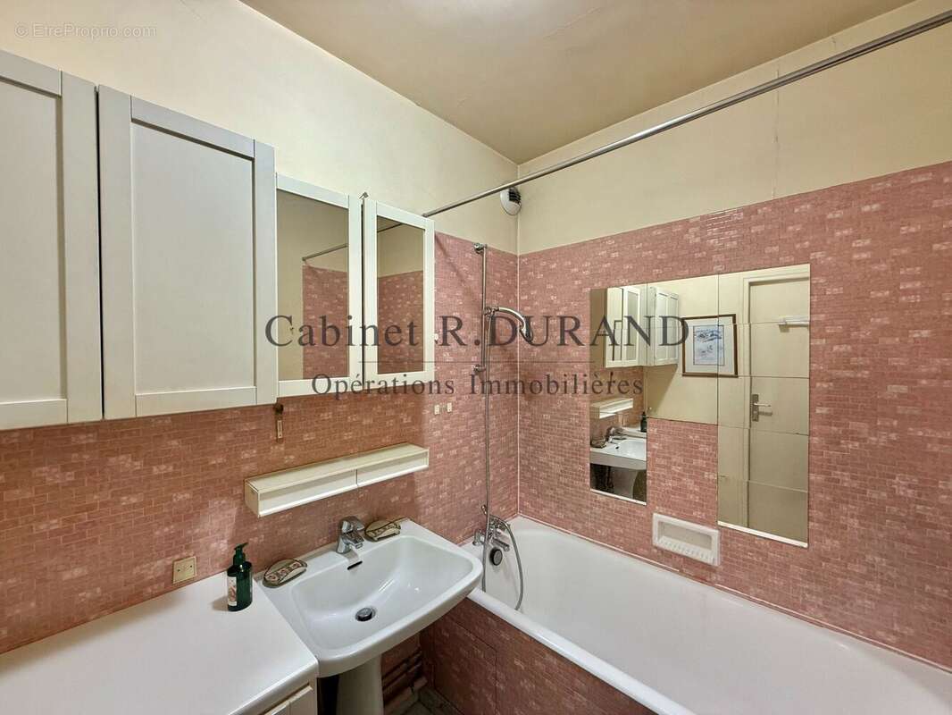 Appartement à COURBEVOIE