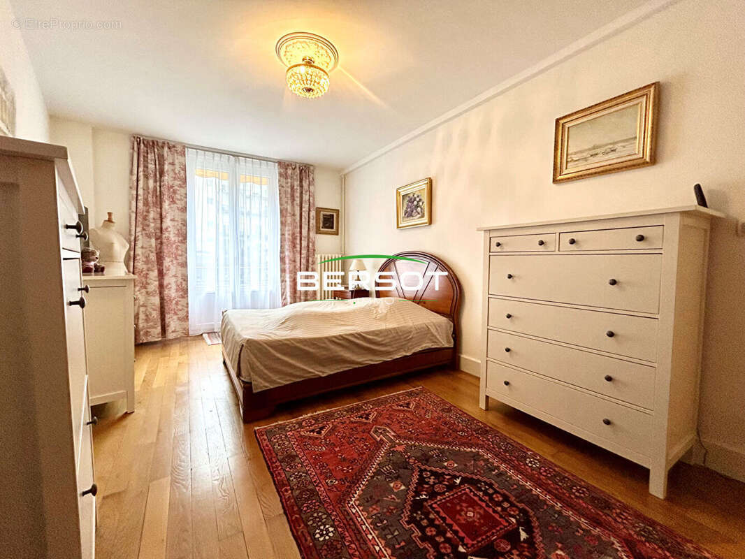 Appartement  4 pièces 149.23 m2 à deux pas de l'embarcadère et des Thermes - photo 9