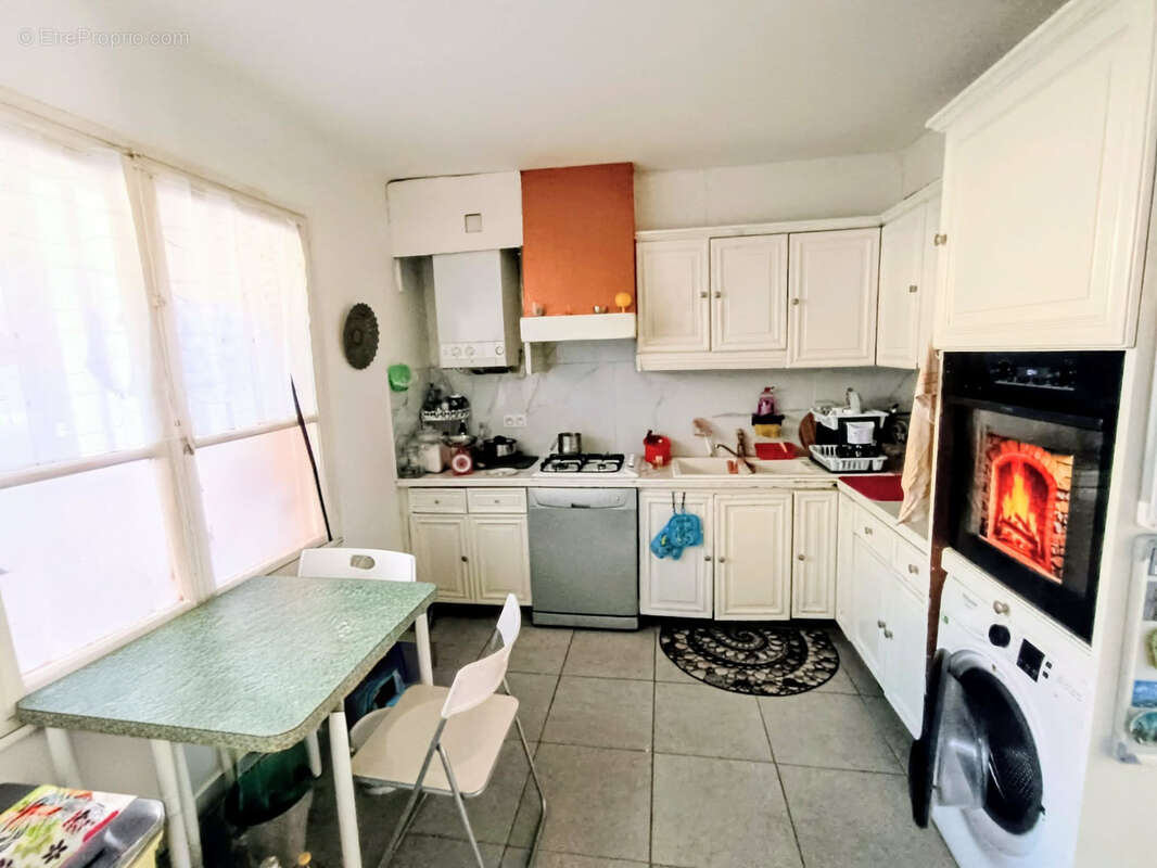 Vends appartement T3, 2 chambres possibilité 3 chambres, en rez de chaussée, place de parking, loggia la Renar - photo 4