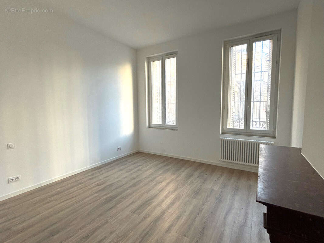 Appartement T2 + cour + dépendance - photo 7