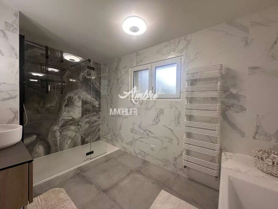 Maison à MONTELEGER