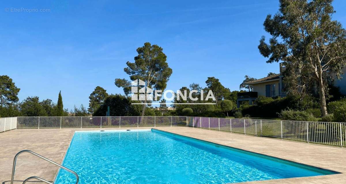 Appartement à ROQUEBRUNE-SUR-ARGENS