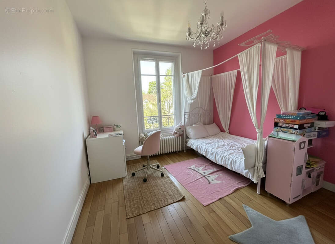 Maison à VERRIERES-LE-BUISSON