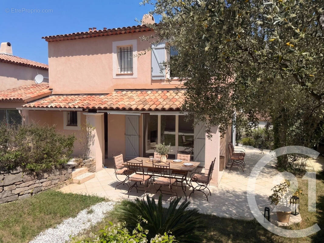 Maison à VALBONNE
