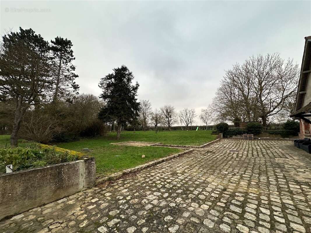 Maison à CHATEAUNEUF-EN-THYMERAIS