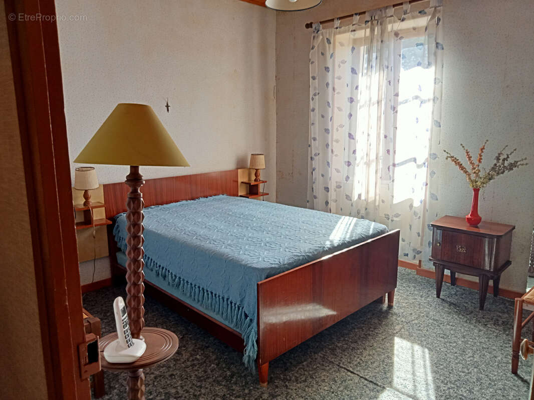 Maison à SAINT-LAURENT-DU-PAPE