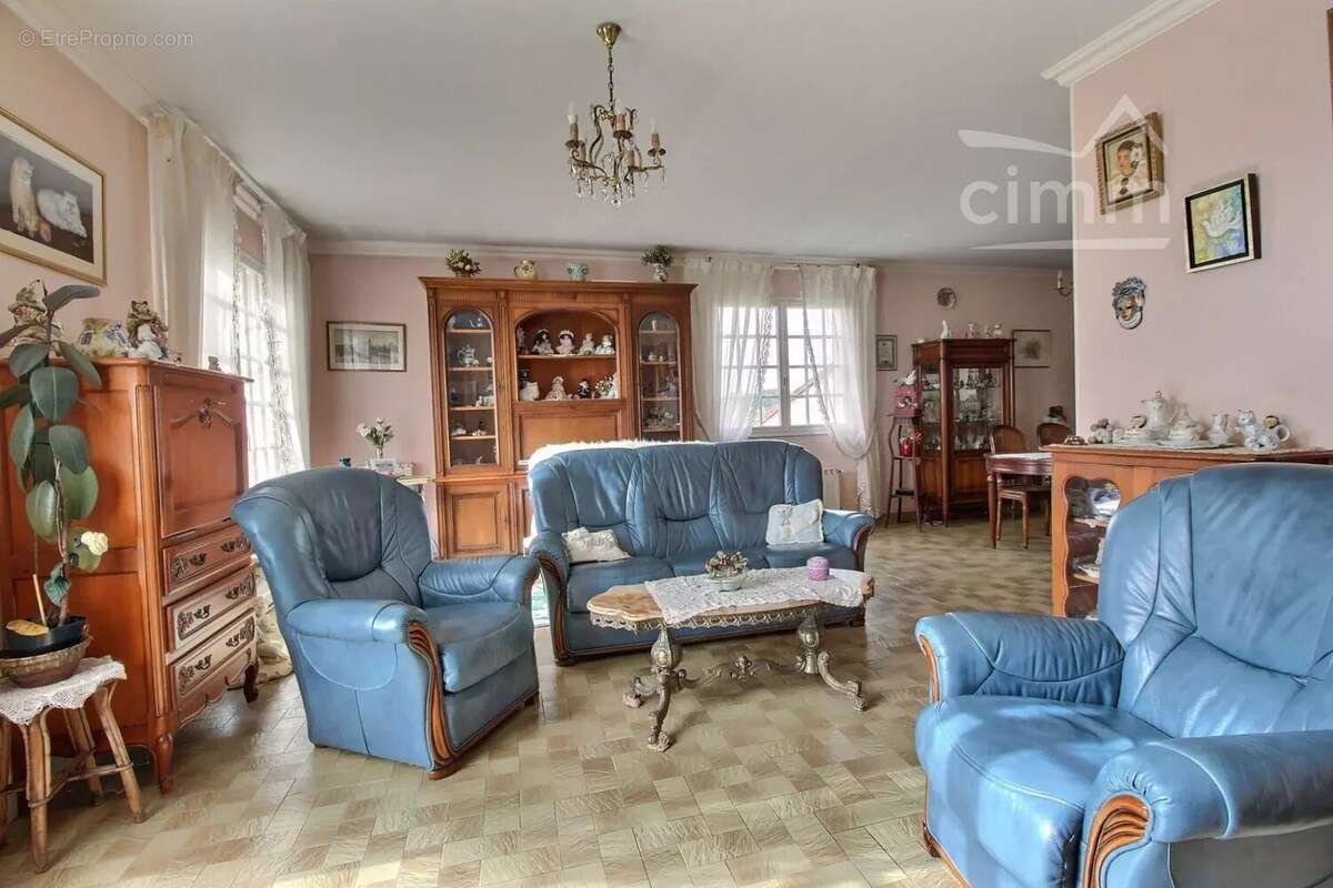 Maison à SAINT-ELOY-DE-GY