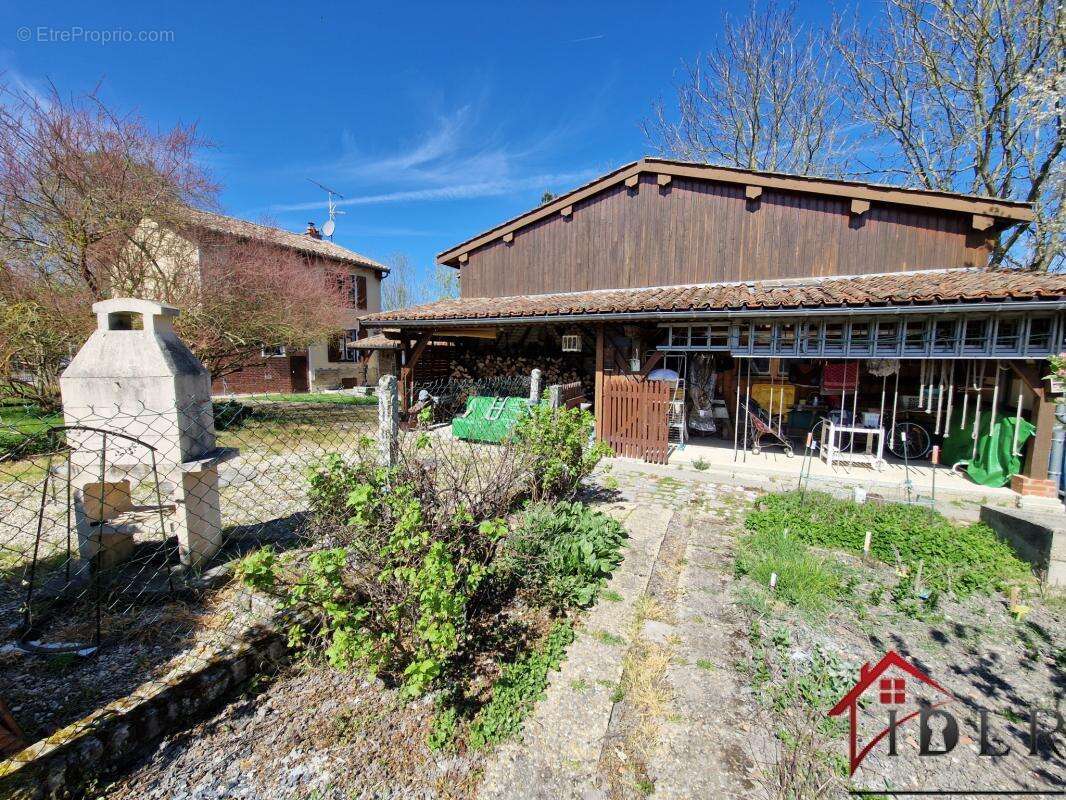 Maison à LA NEUVILLE-AU-PONT