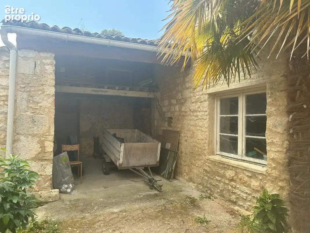 Maison de caractère avec grandes dépendances et jardin de 1 200 m² - photo 16