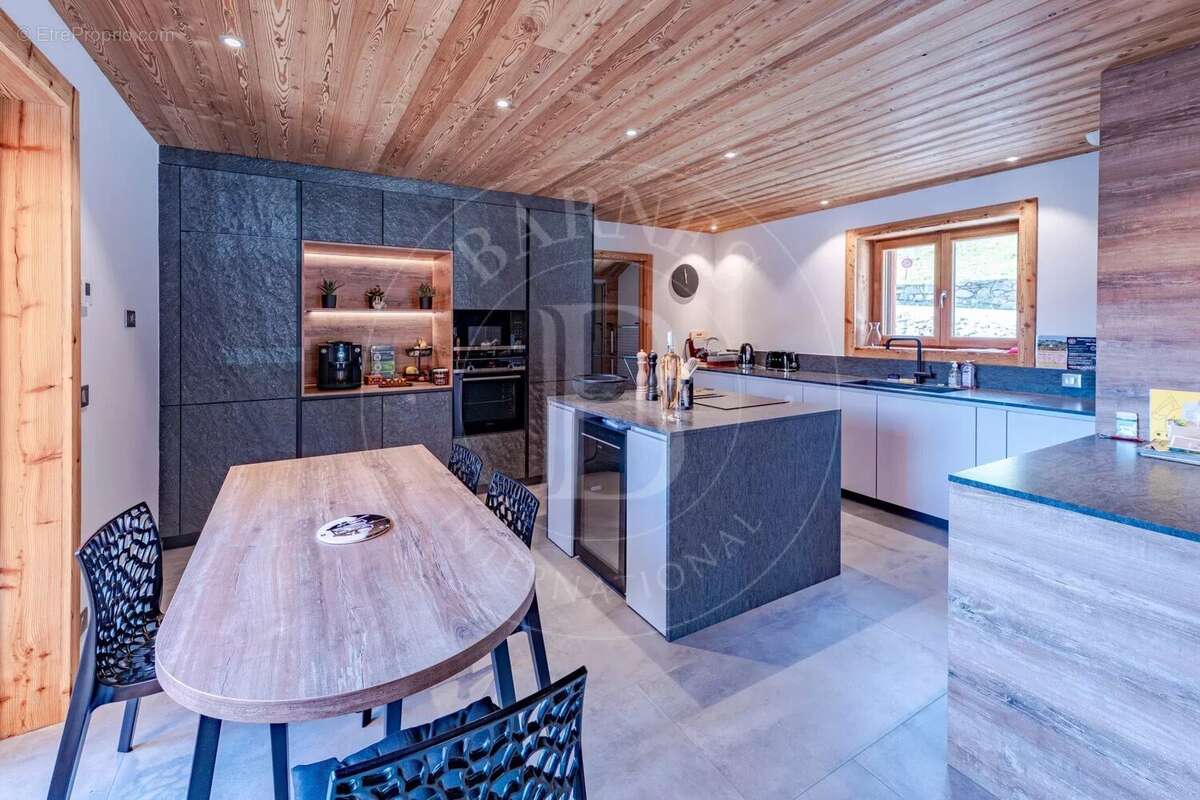 Maison à LES ALLUES